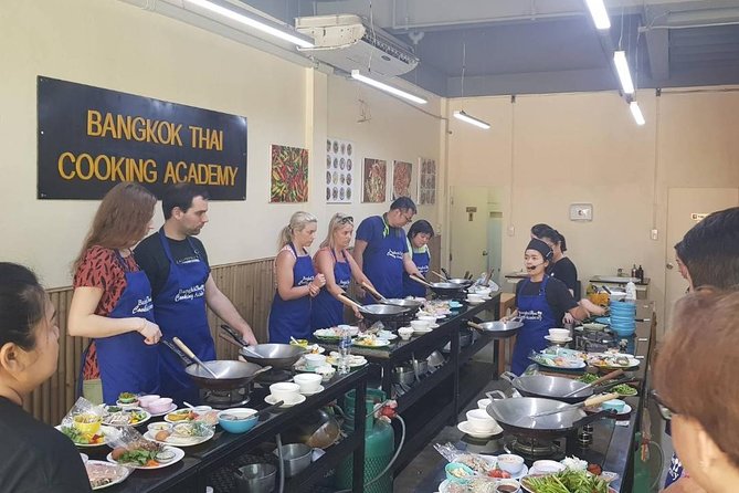 Choose 5 Dishes: Half-Day Cooking Class in Sukhumvit With Market Tour - Cooking Class Experience: Choosing Your Five Dishes