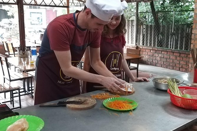 Hue Market Visit & Vietnamese Cooking Class - Mastering Traditional Vietnamese Cooking Techniques