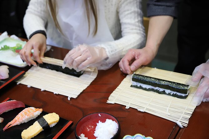 Tsukiji Fish Market Visit With Sushi Making Experience - Navigating the Tsukiji Fish Market