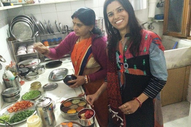 Private Market Tour & Vegetarian Cooking Class & Meal in a Local Jaipur Home