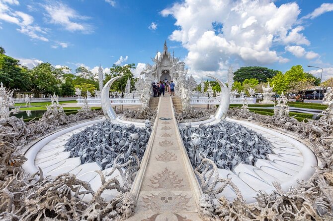 Chiang Mai White Temple, Blue Temple, Black Museum Review - Transportation and Accessibility