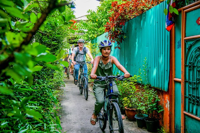 Nbike Historic Bangkok Guided City Tour Review - Guide Quality and Expertise