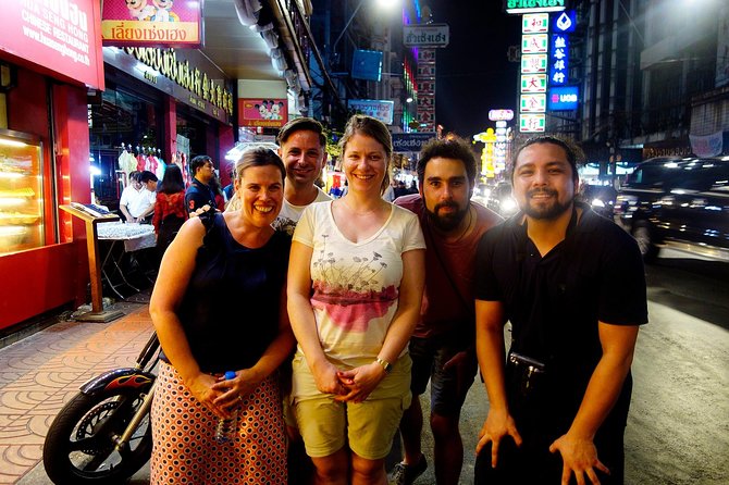 PRIVATE - STEET FOOD TOUR CHINA TOWN Incl. FOOD and Drinks - Local Insights and Traditions