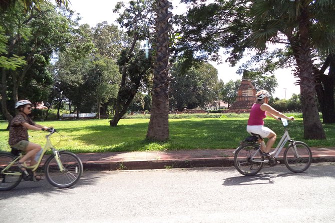 Half-Day Colors of Chiang Mai Biking Tour Review - Meeting Point and Hotel Pickup Details