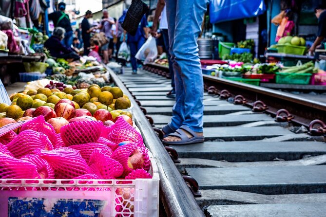 Amphawa Floating Market & Maeklong Railway Train Market Tour Review - Tour Reviews and Ratings