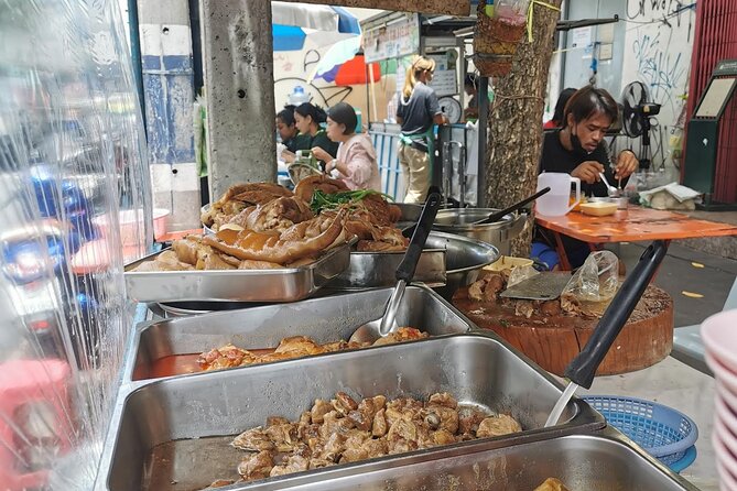 Rides on Thai Tuk-Tuk & Michelin Street Food Review - Discovering Hidden Gems in Bangkok