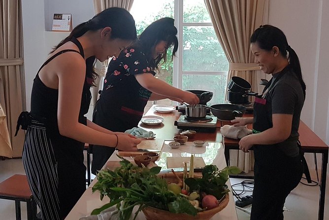 Engaging Hands-On Thai Cooking Class Review - Hands-On Cooking Class Highlights