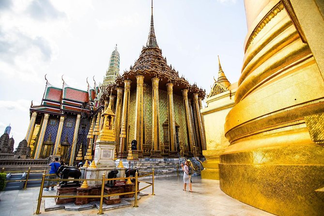 Bangkok's Grand Palace Complex and Wat Phra Kaew Tour Review - Key Takeaways