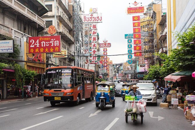 Famous Temples, Street Art, and Chinatown Tour in Bangkok - Meeting Point and Logistics